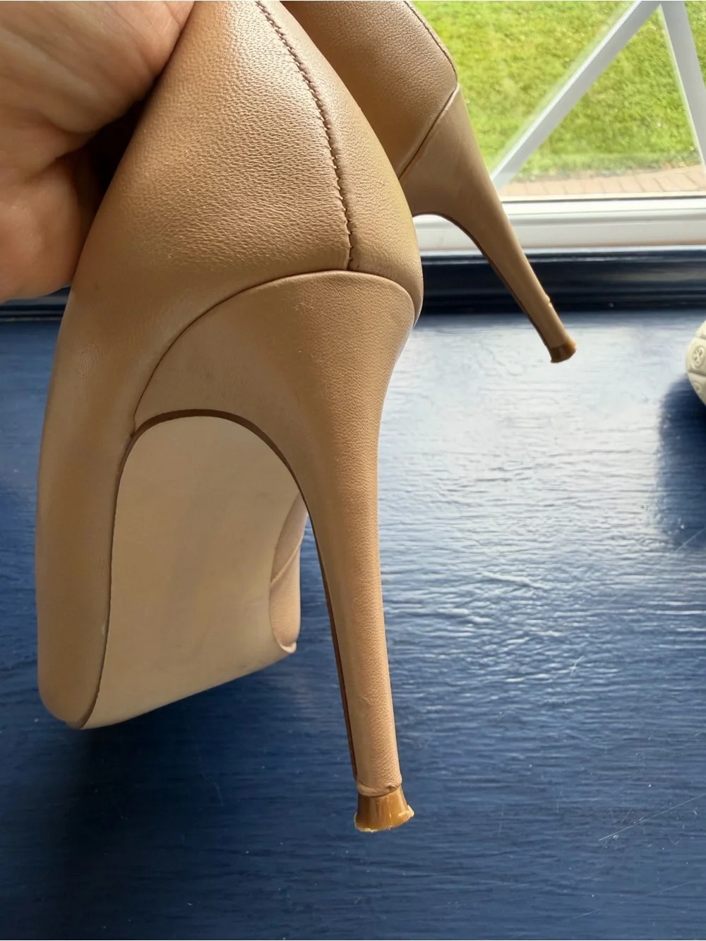Steve Madden Noir Beige Pointed-Toe Pumps - Size 8